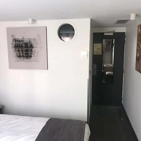 Hotel De Montmartre Parigi