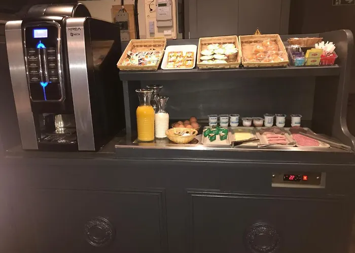 Hotel De Montmartre 3*